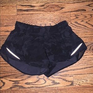 Hotty totty 2.5 black camo shorts